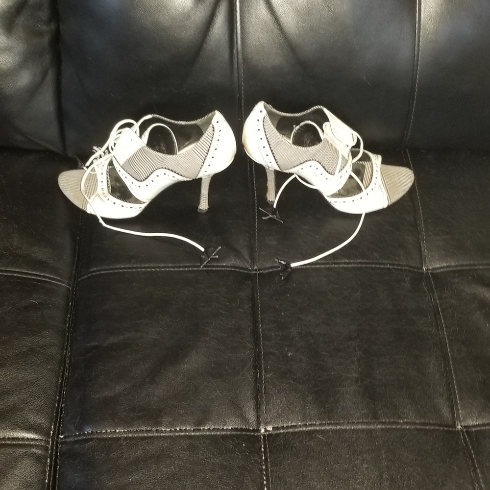 Shoes - Picture 4 of 10